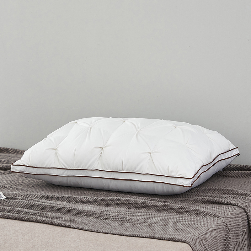 Poduszka z wypełnieniem z gęsiego puchu w technologii Twisted Poduszka z wypełnieniem z gęsiego puchu w technologii Twisted