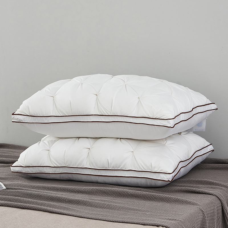 Poduszka z wypełnieniem z gęsiego puchu w technologii Twisted Poduszka z wypełnieniem z gęsiego puchu w technologii Twisted